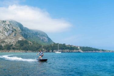 Onean Carver X JetBoard 18 Onean Carver X Electric Jetboard riding on lake with mountains 1 scaled 1